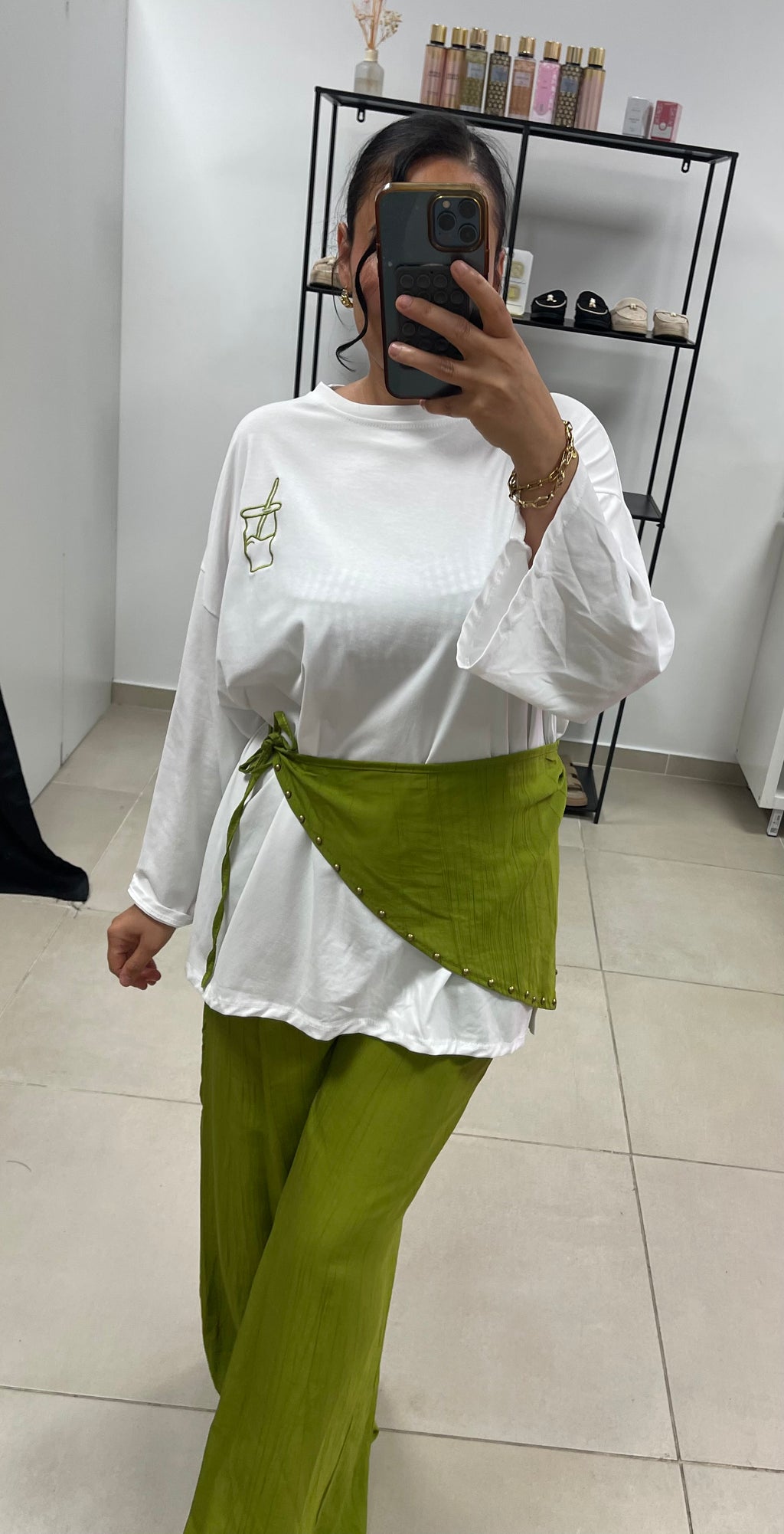 Pantalon fluide et son foulard