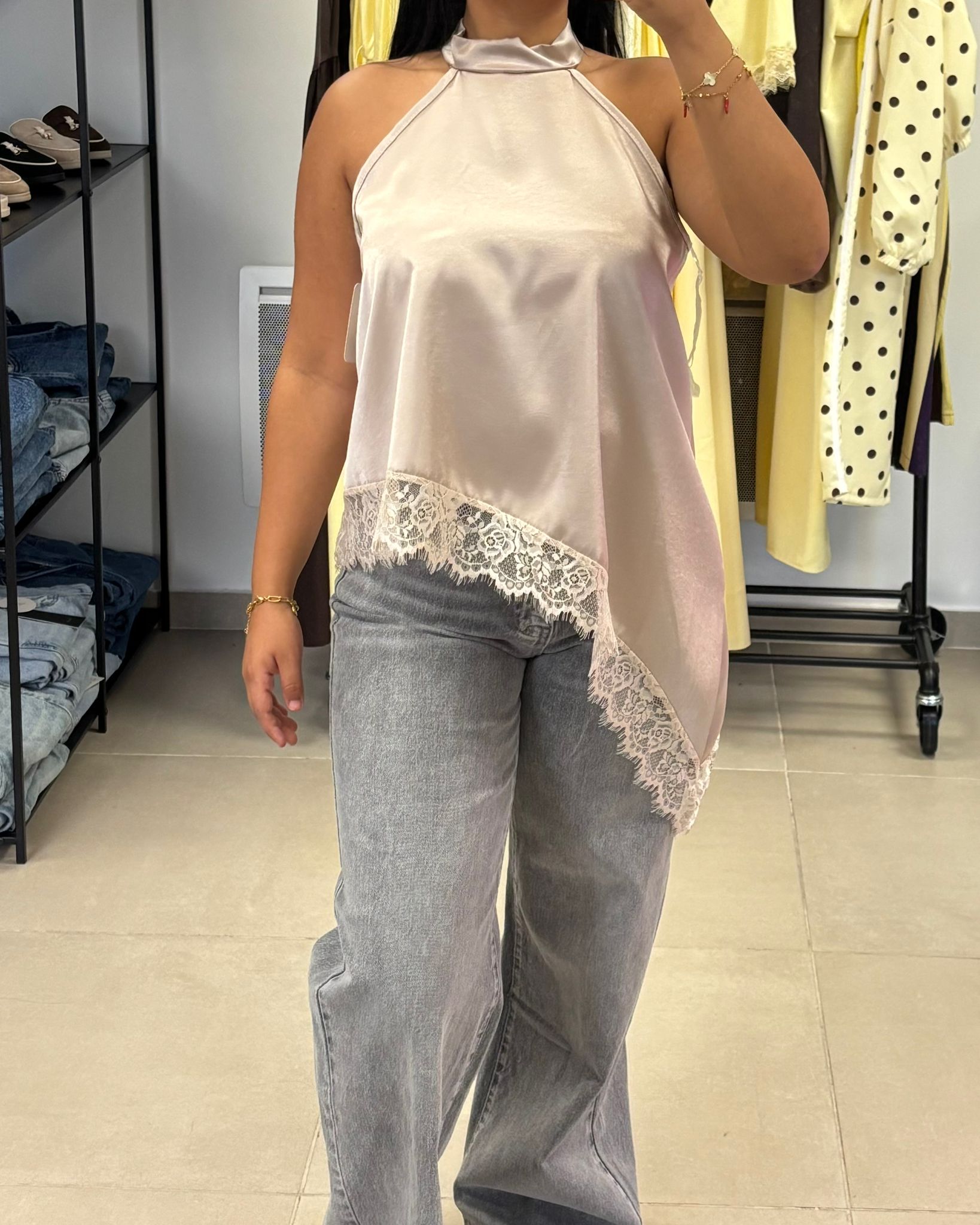 Haut dentelle asymétrique beige